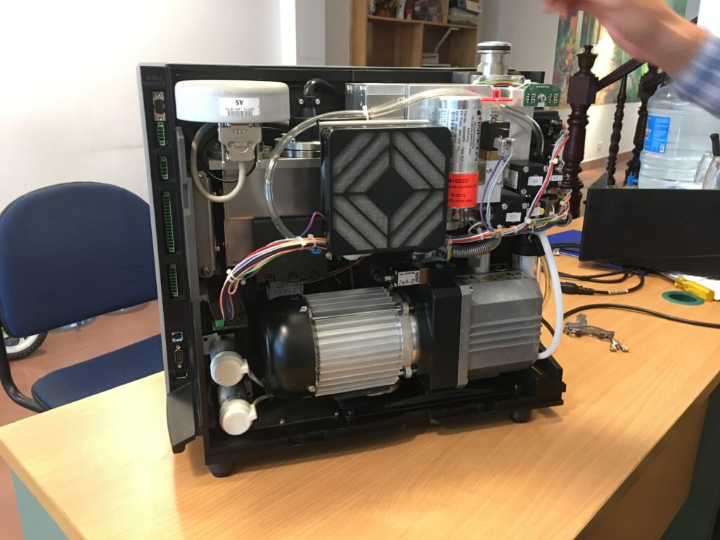 Leybold Phoenix Quadro (1)